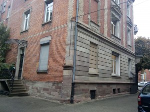 La maison vue de la cour intérieure